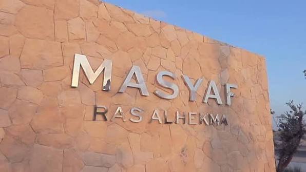 596