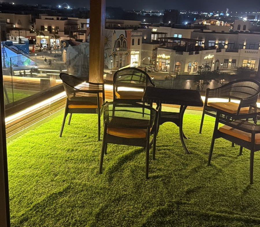 900