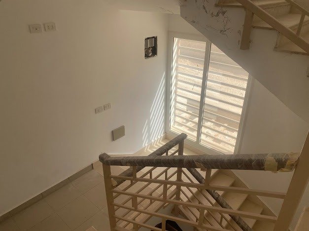 627